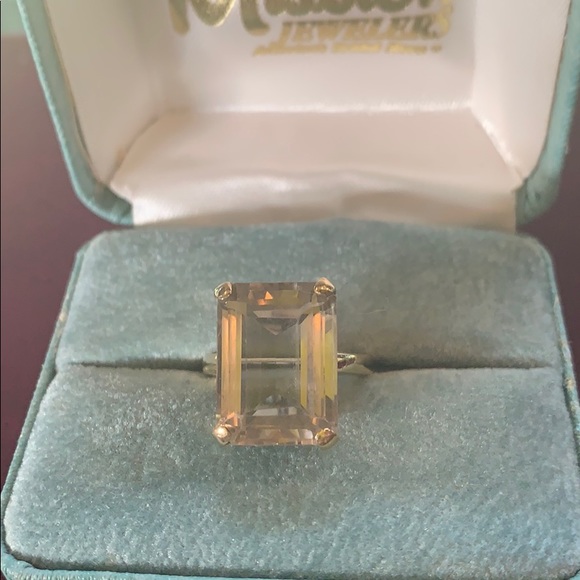 Gold ring - Picture 1 of 2